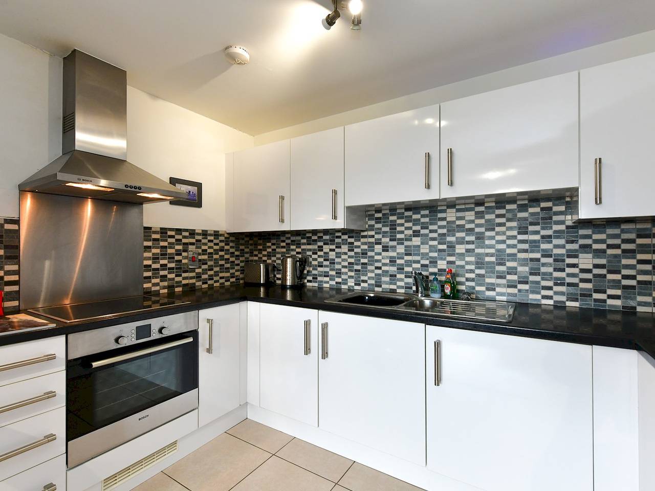 Entire apartment, Pass the Keys | Modern 1-Bed Apartment with Parking|Century Wharf in Cardiff Bay, Cardiff