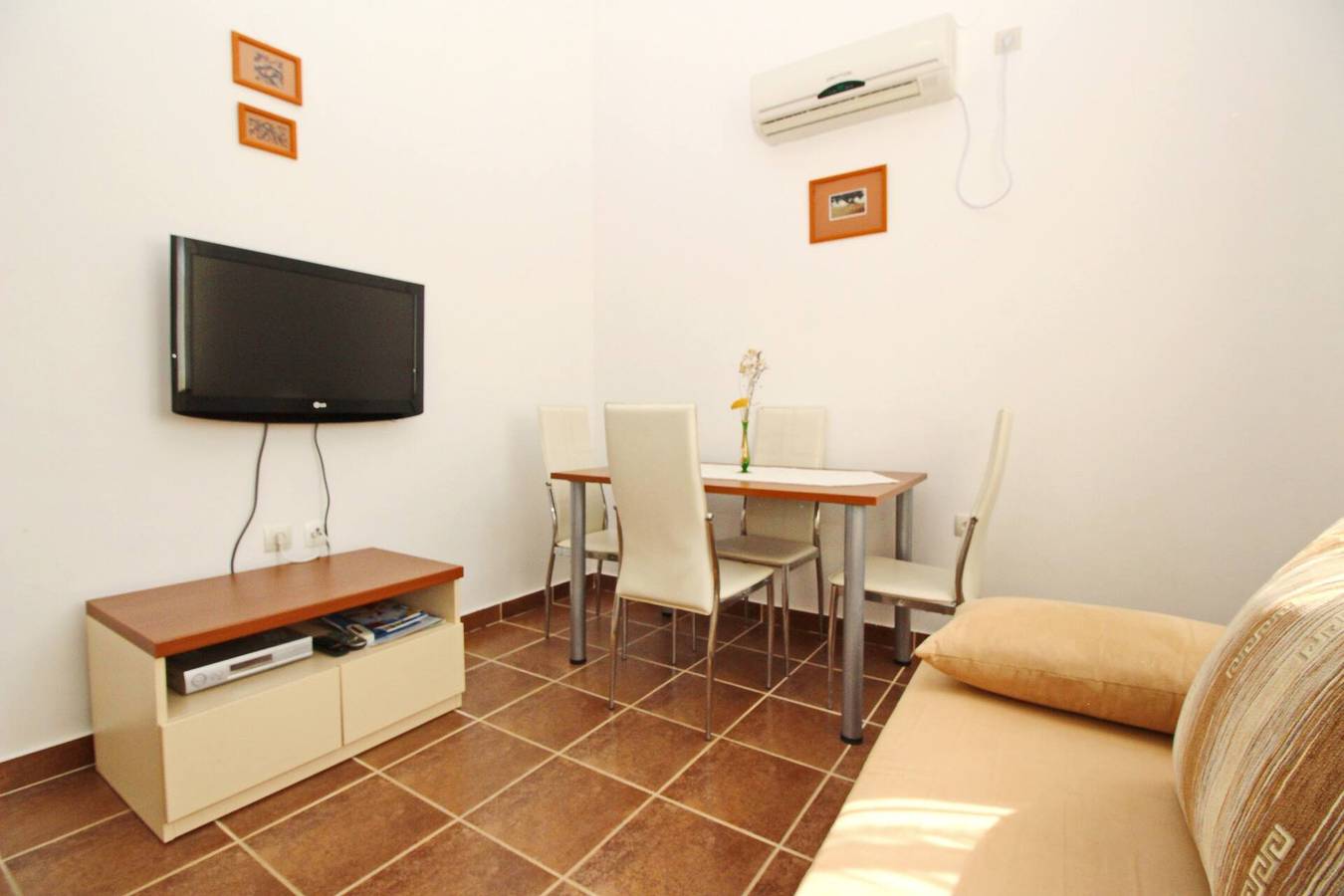 Apartamento entero, Apartment Bebek - with Balcony and Parking in Baska, Krk (isla)