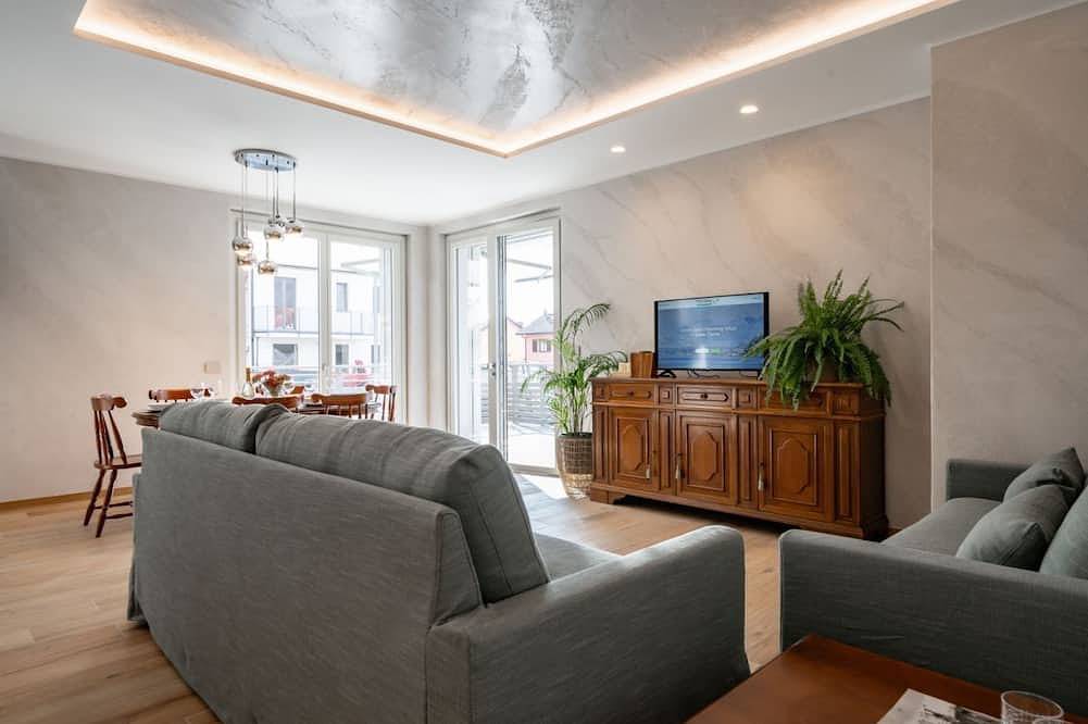 Villa Sunrise with pool and large private garden - few step from the beach in Dervio, Westelijke Orobie-Alpen