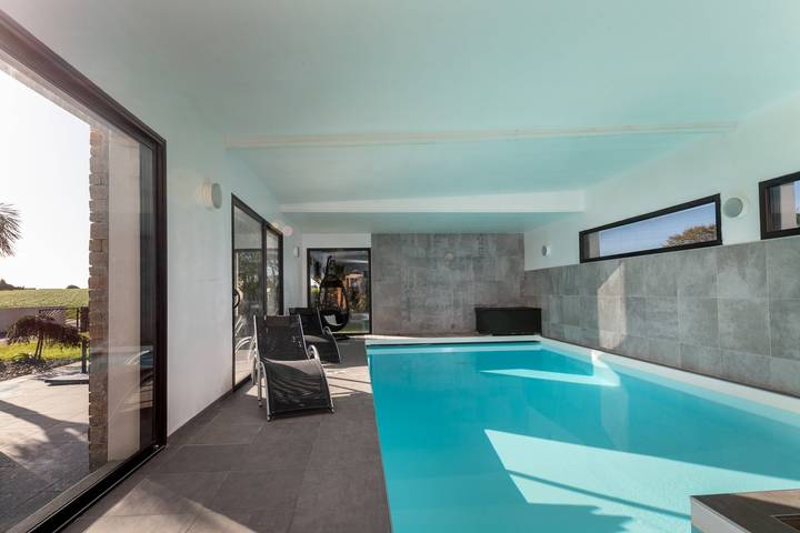 Villa pour 8 personnes, avec terrasse et jacuzzi ainsi que jardin et sauna - 1