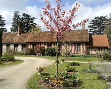 Gîte pour 4 personnes, avec jardin et terrasse à Ligny-le-Ribault