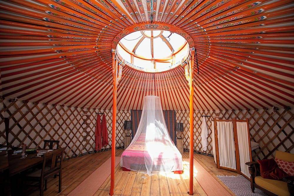 Yurt de Arbigny romantic overnight stay in a Mongolian tent in Arbigny-sous-Varennes, Haute-Marne