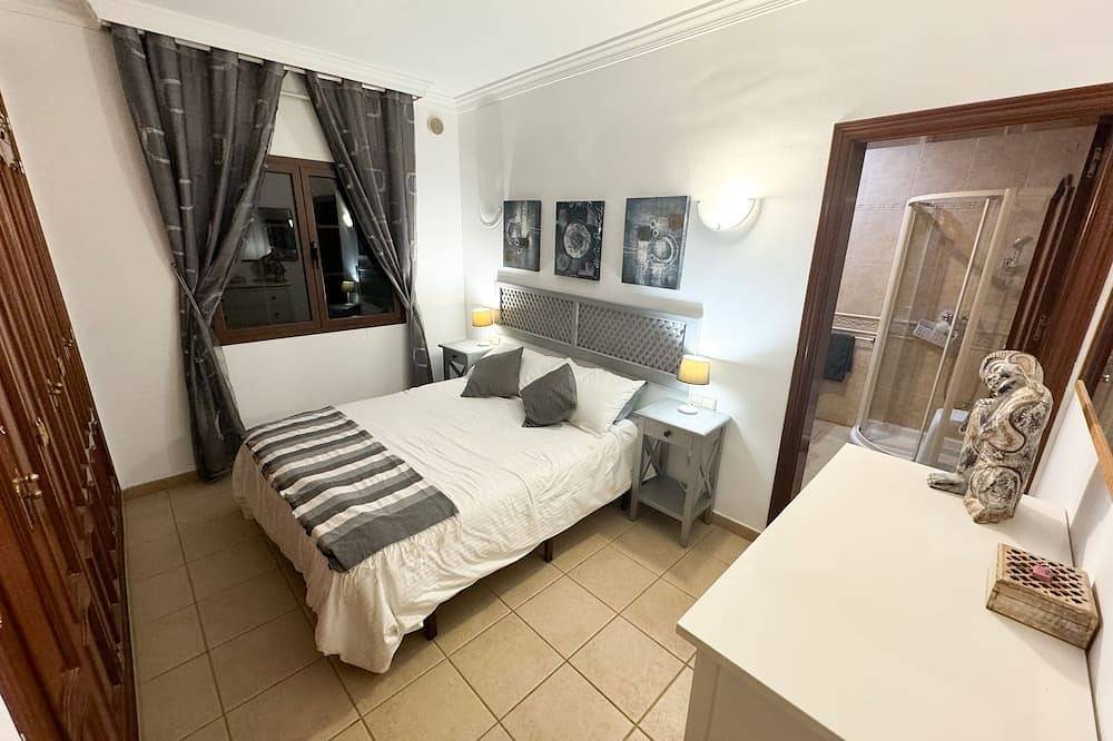 Villa Amore  A detached private villa with beautiful mountain views in Playa Blanca, Yaiza