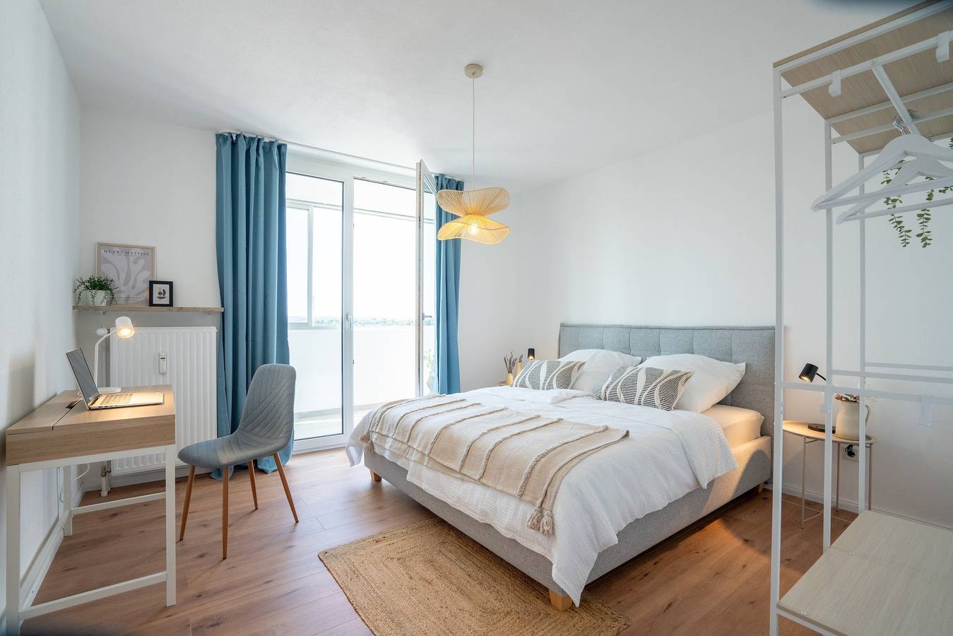 Apartamento entero, Apartamento 'Fewo Sonnenaufgang, Ausblick' con terraza compartida, balcón y Wi-Fi in Augsburgo, Suabia (Baviera)