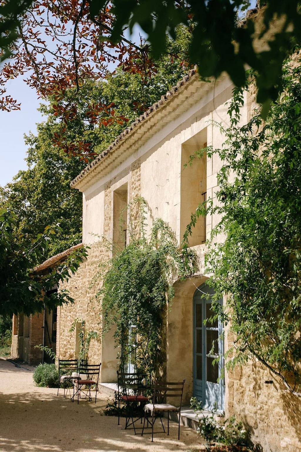 84B4 - Glycine, suite in an 18th century Provencal farmhouse in Althen-des-Paluds, Vaucluse