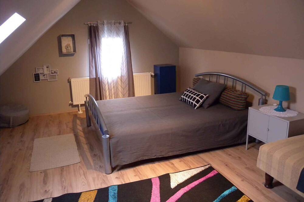 Entire apartment, Holiday apartment with Internet access and garden in Balatongyörök, Balaton Uplands National Park