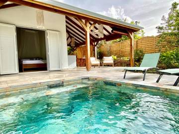 Location de vacances pour 2 personnes, avec jardin et piscine à Grand-Bourg