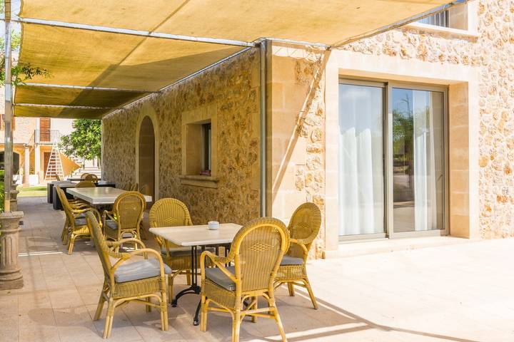 Finca 'Son Perot' mit Innen- und Außenpool, Balkonen, Terrassen und Wlan in Maria de la Salut, Mallorca Inselmitte
