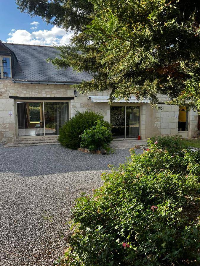 Gîte pour 3 personnes, avec Terrasse ainsi que Jardin et Piscine à Saint-Nicolas-de-Bourgueil - 4