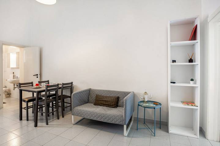Apartamento entero, Apartamento de vacaciones para 2 personas con balcón/terraza in Bari, Region de Bari