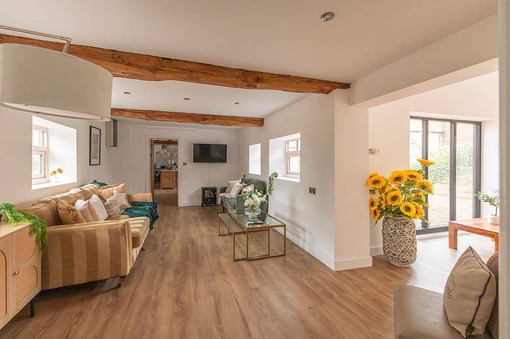 Glamping for 10 People in Sherwood Forest, Nottinghamshire