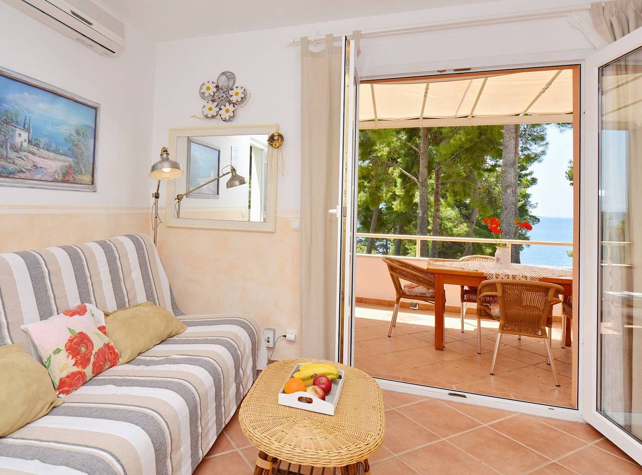 Ganze Wohnung, Seafront Apartments Deveron - One Bedroom Apartment with Balcony and Sea View in Zavala, Hvar