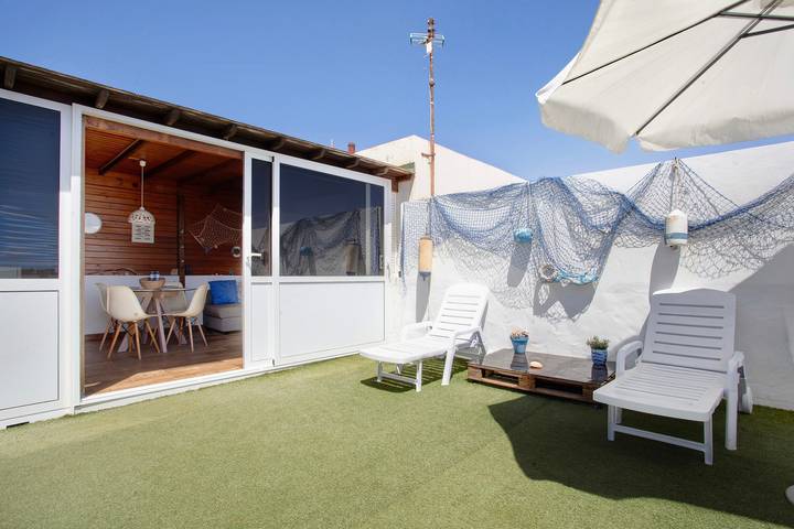 Entire apartment, Vacation Home "Vista Tostón" with Private Terrace & Wi-Fi in Piedra Playa, La Oliva