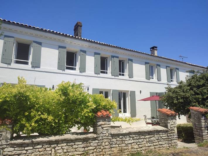 Cottage pour 2 personnes, avec terrasse ainsi que vue et jardin à Asnières-la-Giraud