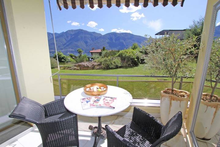 Vakantiewoning voor 2 personen, with Balkon and Uitzicht op het meer as well as Uitzicht in Ascona