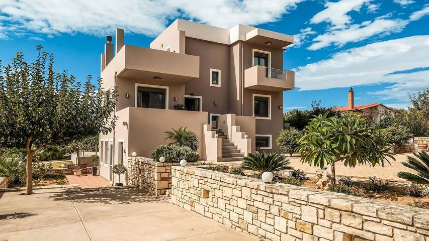 Ferienhaus für 12 Personen, mit Pool und Garten