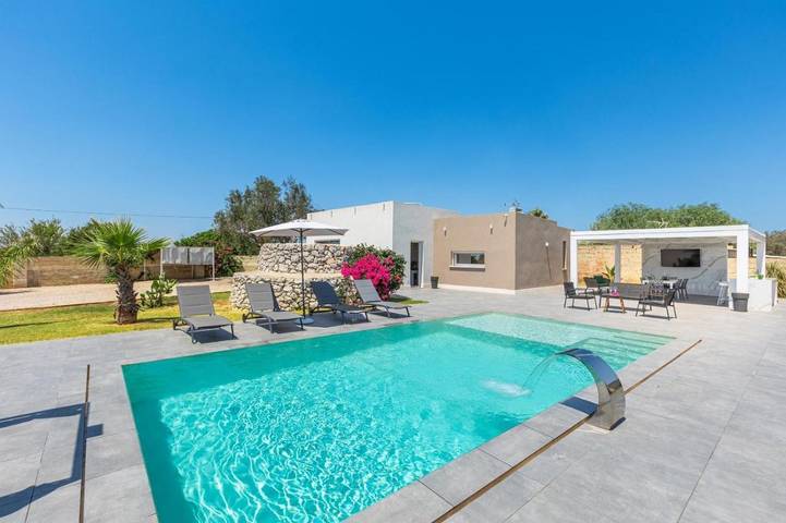 Casa vacanza per 8 persone, con panorama e piscina nonché giardino e piscina per bambini, adatto a famiglie con bambini a Taurisano