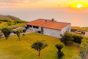 Location de vacances pour 5 personnes, avec vue et jardin dans Achadas da Cruz