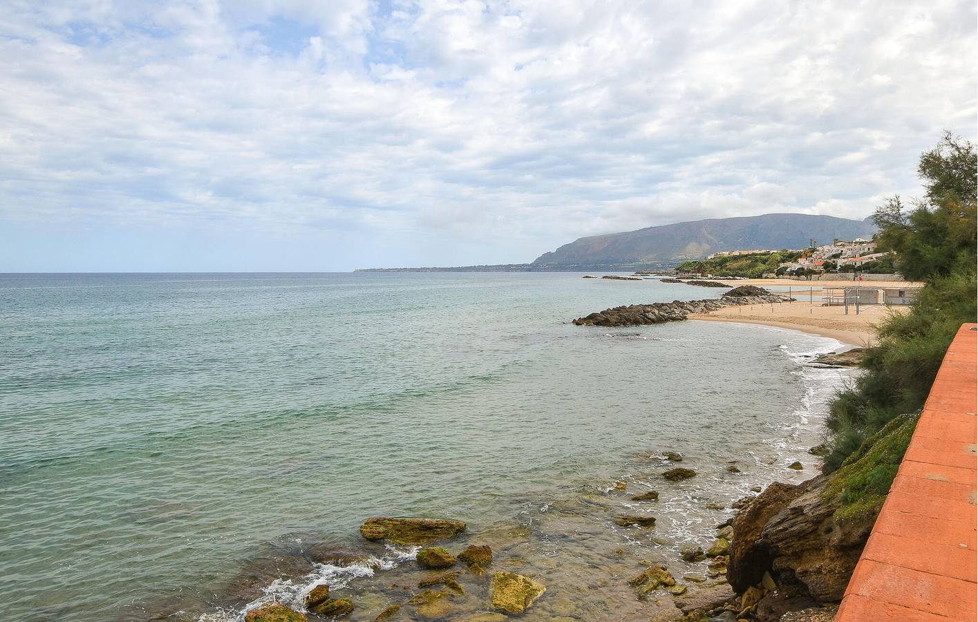 Appartamento intero, Accogliente appartamento con WiFi, A/C, parcheggio e giardino - Vicino alla spiaggia e ai ristoranti in Trappeto, Provincia di Palermo