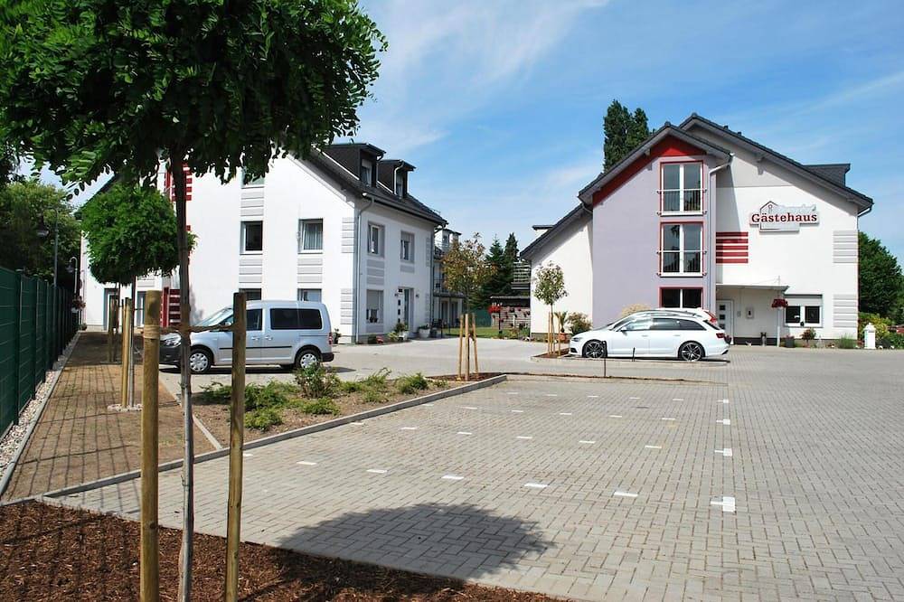 Apartamento entero, Apartamento 'Brangshof' con terraza compartida, balcón y wifi in Willich, Lower Rhine
