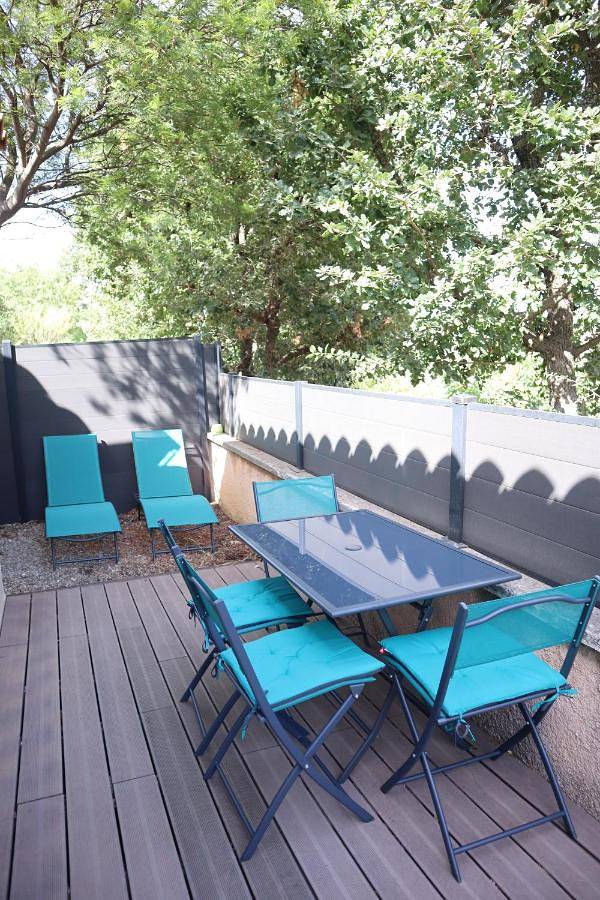 Location de vacances pour 4 personnes, avec terrasse à Le Revest-les-Eaux - 2