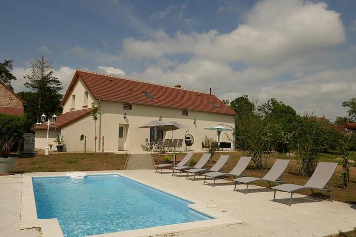 Gîte pour 10 personnes, avec terrasse et jardin