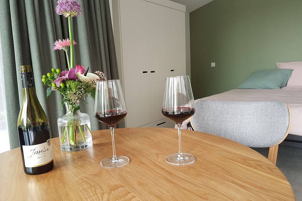 Geheel appartement, Romantic studio apartment with unobstructed view and near the beach, dunes, Amsterdam. in Castricum, Nederlandse Noordzeekust