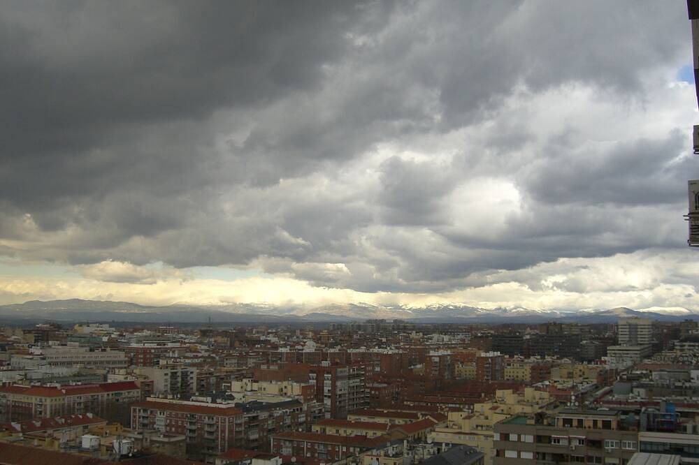 Entire apartment, The best views near Real Madrid Stadium in Tetuán, Madrid