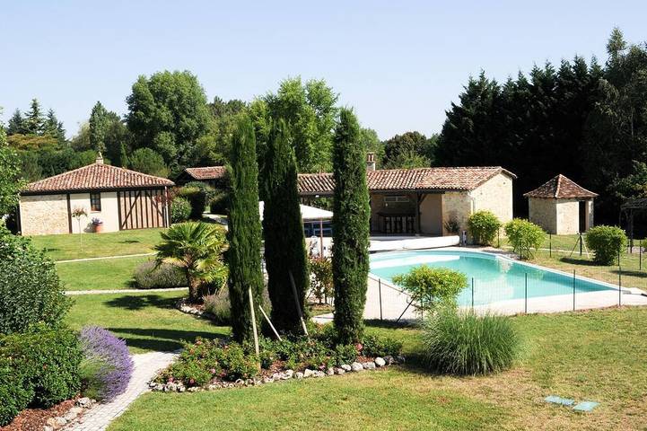 Maison de vacances pour 4 personnes, avec jacuzzi ainsi que jardin et piscine, animaux acceptés