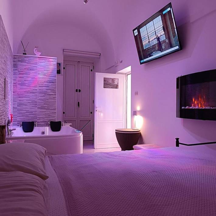 B&b per 2 persone, con balcone e idromassaggio nonché sauna, adatto a famiglie con bambini in Ceglie Messapica