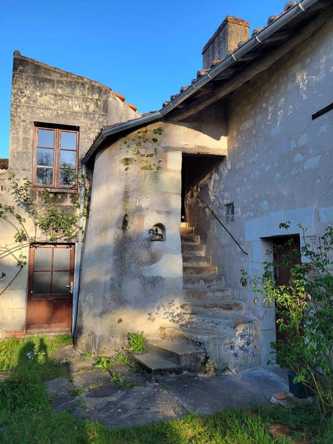 Location de vacances pour 2 personnes, avec terrasse ainsi que jardin et vue, animaux acceptés à Bouillé-Loretz