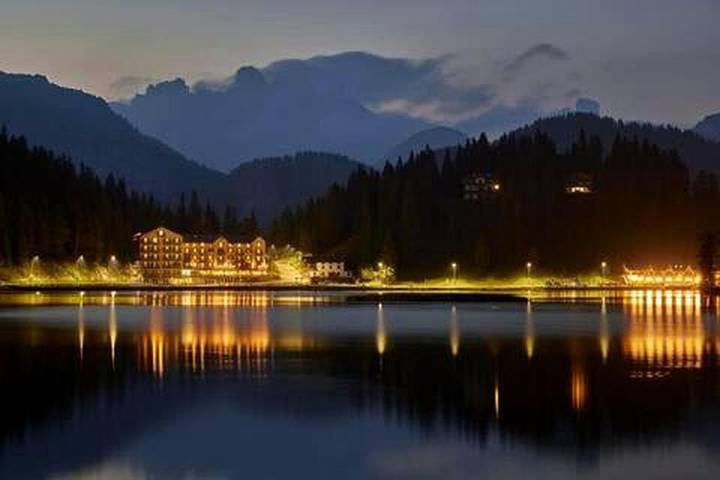 Gîte pour 5 personnes, avec Balcon et Jacuzzi ainsi que Piscine et Sauna dans Misurina