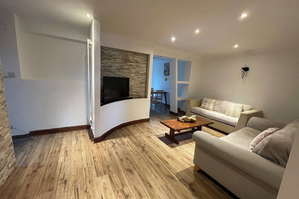 Peaceful 4-bedroom house in quaint stevenage perfect for families & contractors in Stevenage, Hertfordshire