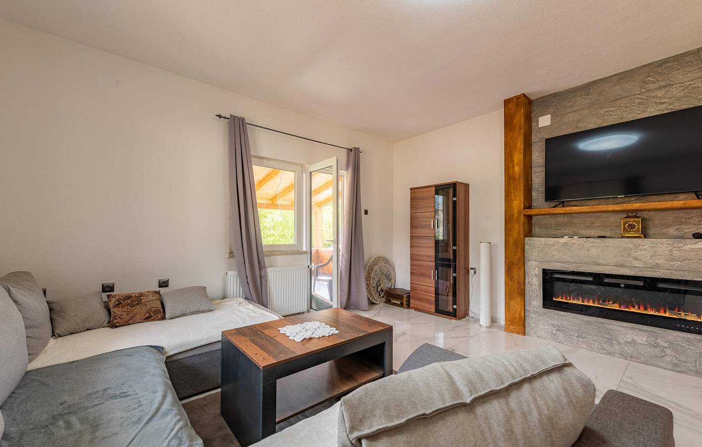 Ferienhaus für 8 Personen mit Whirlpool in Gračac, Zadar