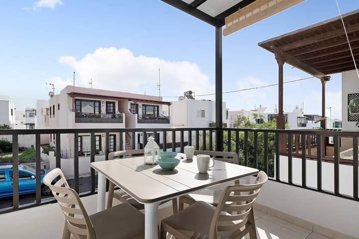 Apartamento entero, Apartamento vacacional 'La Estrella I' cerca de la playa con terraza y Wi-Fi in Playa Honda, San Bartolomé