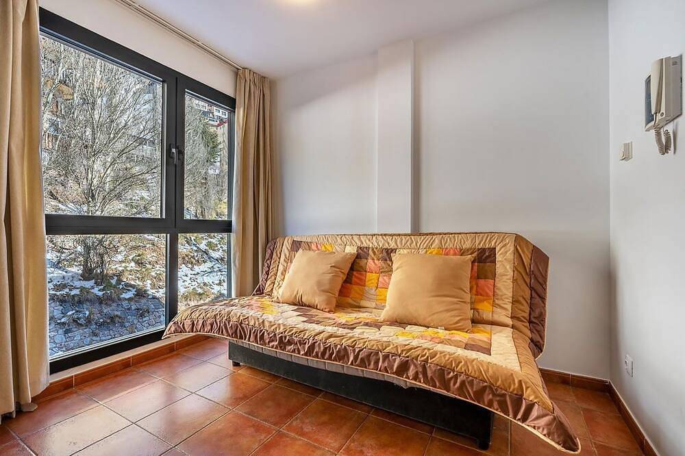 Apartamento entero, Apartamento estudio \"Monte Gorbea 7 J\" con vistas a la montaña, Wi-Fi (Gratis) plaza de aparcamiento in Sierra Nevada Ski Resort, Monachil
