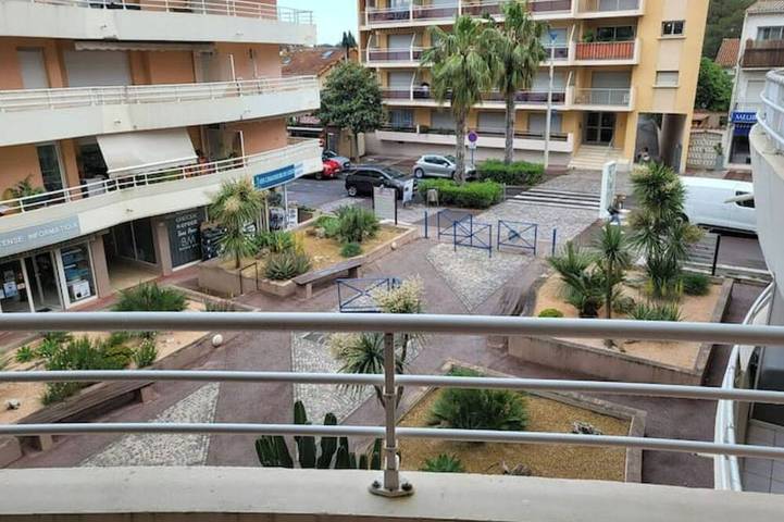 Gîte pour 5 personnes, avec terrasse dans Casino De Cavalaire