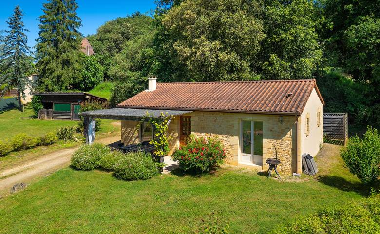 Gîte pour 4 personnes, avec piscine ainsi que jacuzzi et sauna