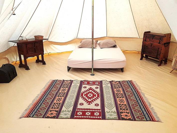 Tente pour 4 personnes, avec Terrasse ainsi que Jardin et Vue dans les Gorges du Tarn