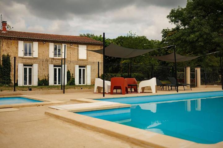 Location de vacances pour 12 personnes, avec jardin et piscine, animaux acceptés dans Golf de Mazamet