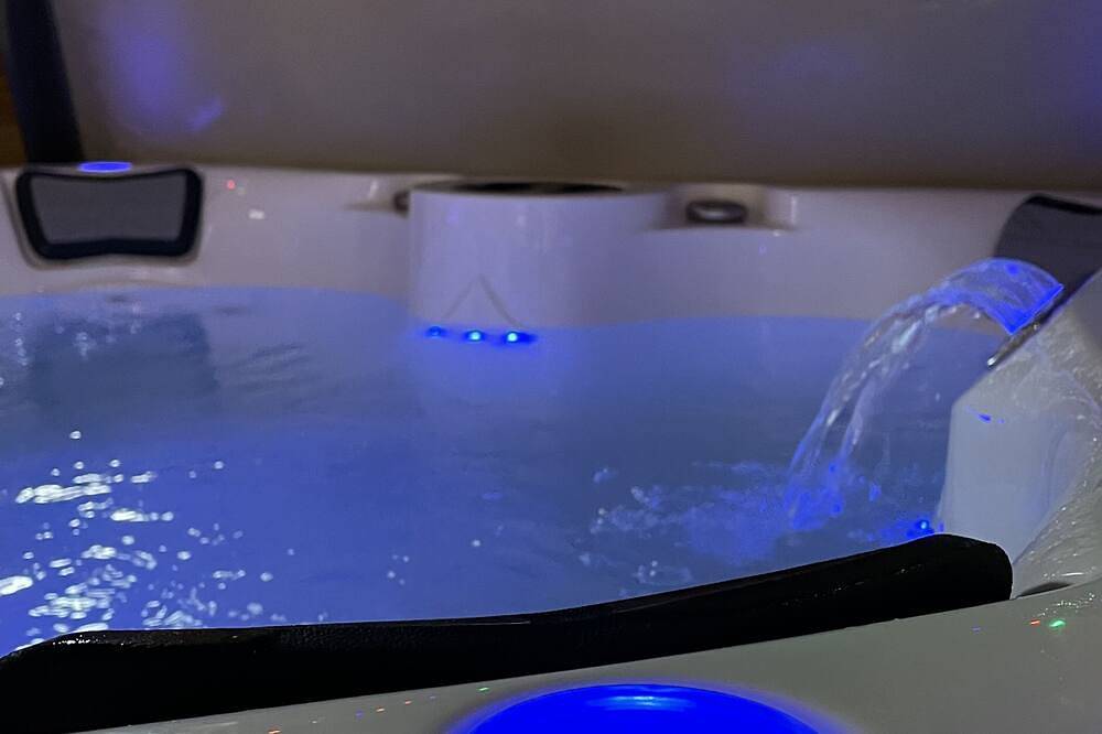 Newly refurbished spacious town house with Hot Tub in Lincoln, Lincolnshire