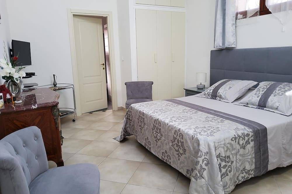 Villa, superb sea view, heated swimming pool, 9-minute walk to the beach in Favone, Sari-Solenzara