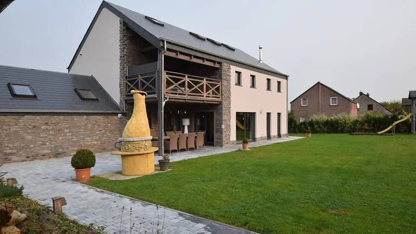Villa pour 10 personnes, avec jardin ainsi que sauna et jacuzzi à Durbuy