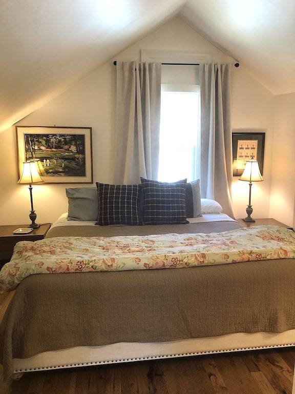 Das Ginger Bread House ~ zentrale Lage ~ Kingsize-Betten ~ charmant in Topeka, Shawnee County