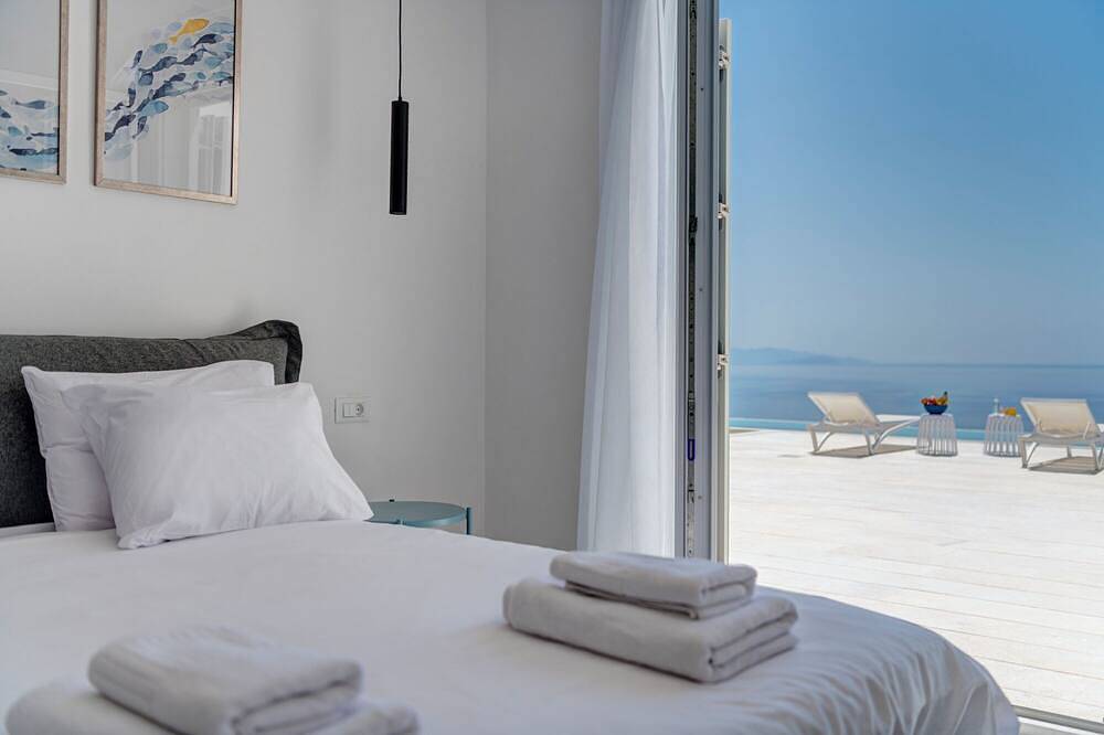 Villa Lilak - Luxury in Syros with stunning Aegean Sea view and private pool in Syros