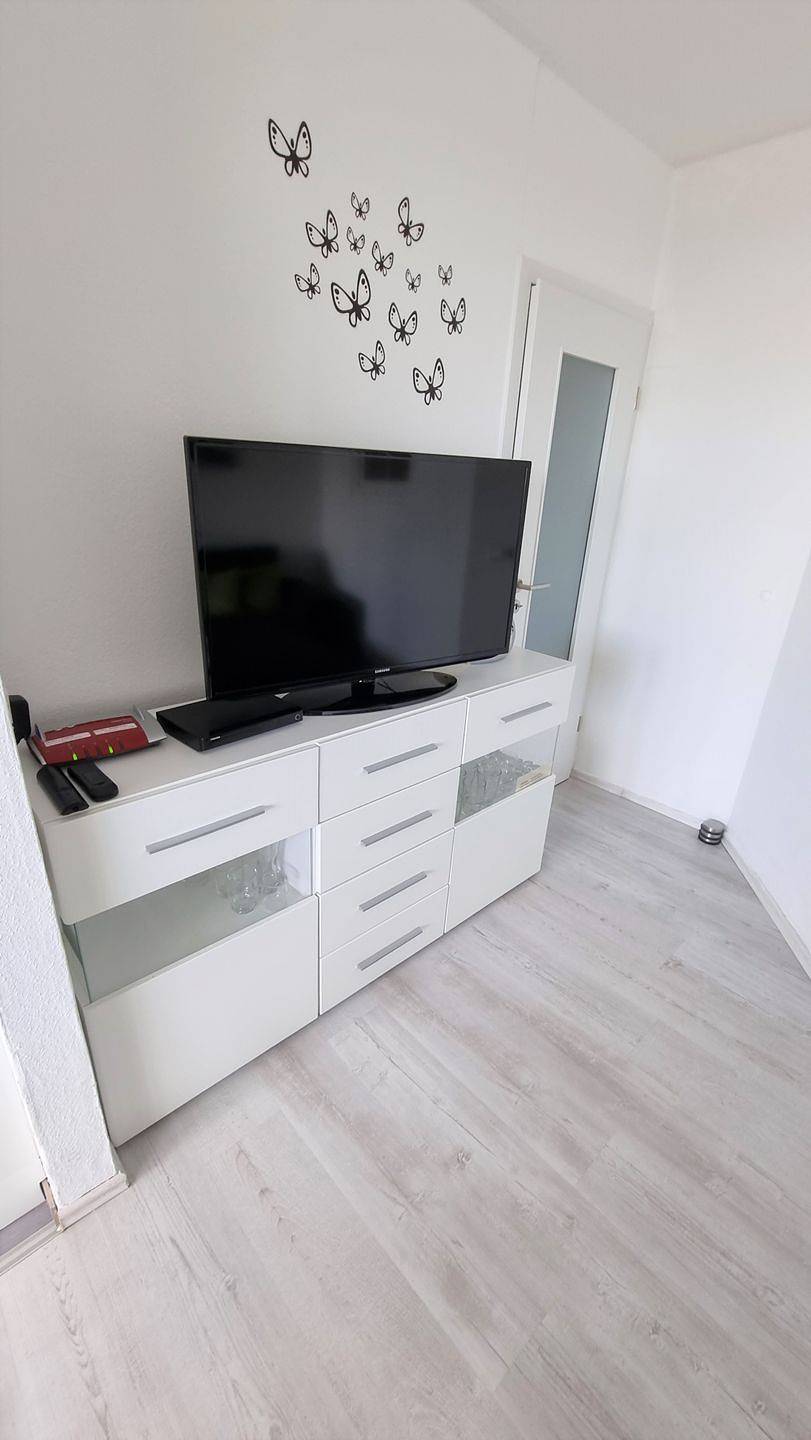 Entire apartment, Ankommen & wohlfühlen..! Moderne und freundlich, hell eingerichtete Wohnung im 8. Stock mit herrlichem Blick über den Binnensee und die Ostsee bis Fehmarn. in Heiligenhafen, East Holstein