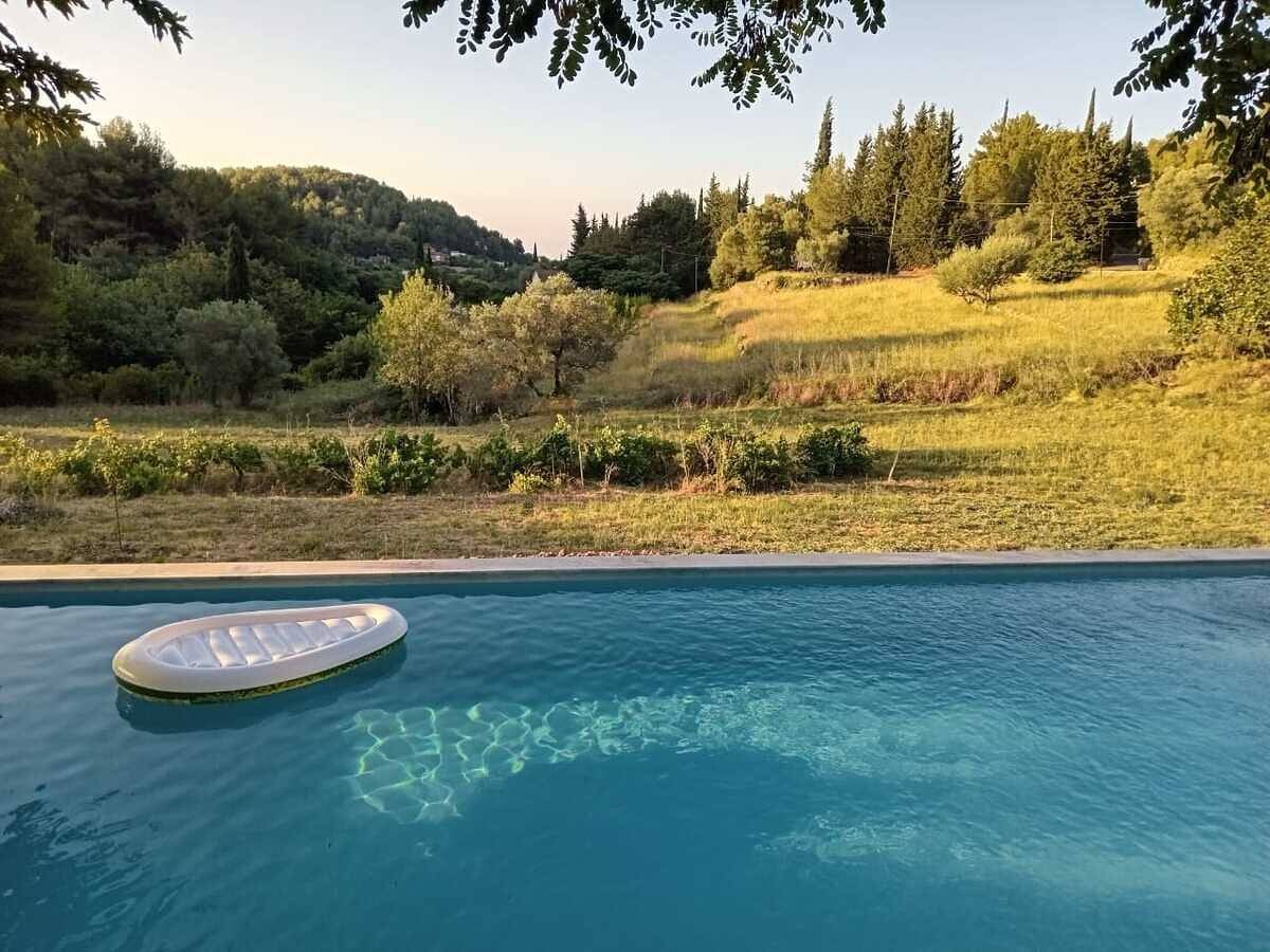 Villa 'La Naronne' avec vue sur les montagnes, piscine privée et Wi-Fi in Bandol, Côte méditerranéenne (France)