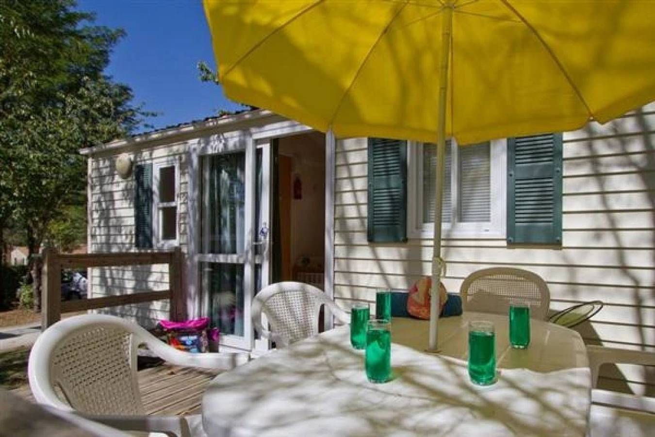 Camping 4 étoiles - Piscine  - ccbgchg in Petit-Palais-et-Cornemps, Région de Libourne