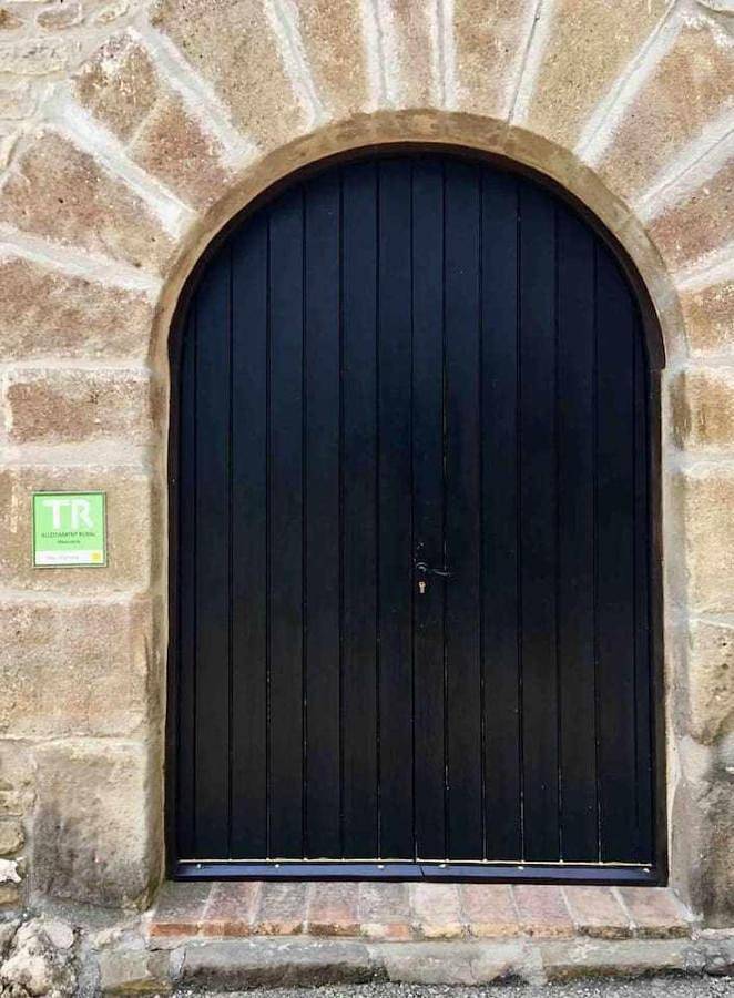 Casa rural para 15 personas, con vistas además de piscina y jardín, Se admiten mascotas en Garrotxa - 4