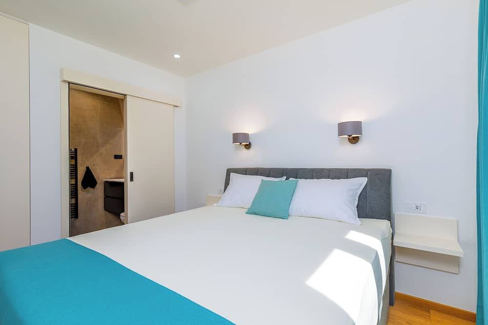 Casa del Mare... Quiet location... spacious swimming pool... relaxing vacation. in Lakmartin, Krk (isla)